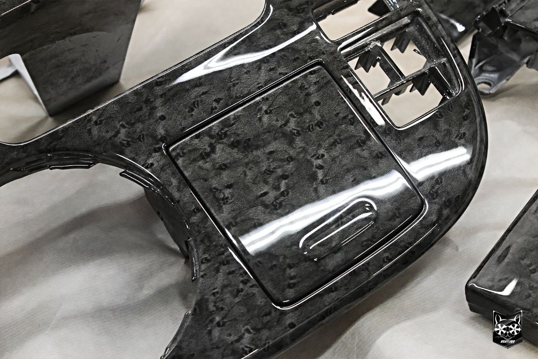 Volkswagen Multivan - Аквапринт дерево