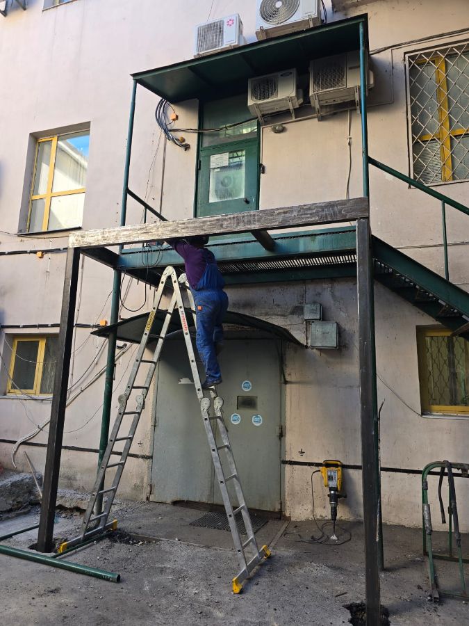 Расширение лестничного проема для подъемника