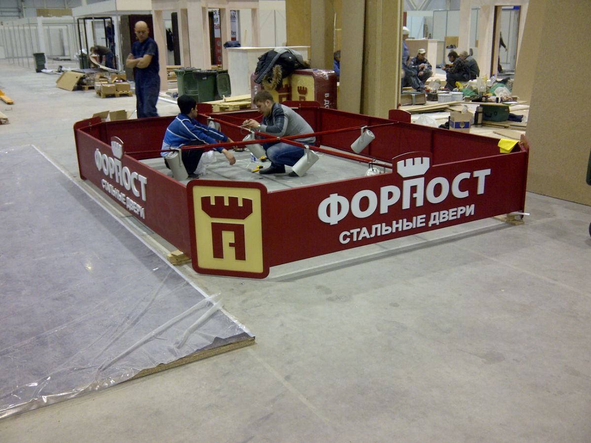 Монтаж рекламных конструкций