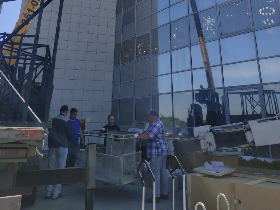 Монтаж рекламных конструкций