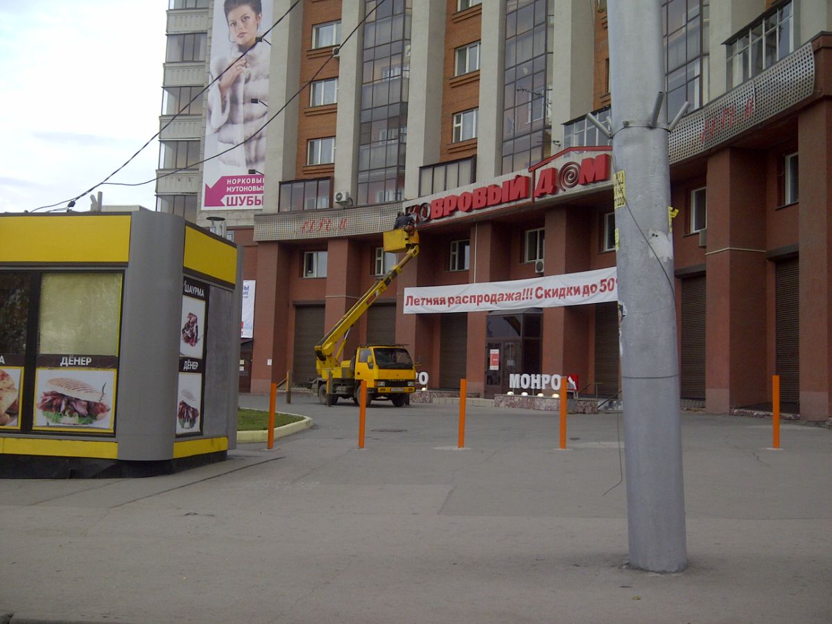 Монтаж рекламных конструкций