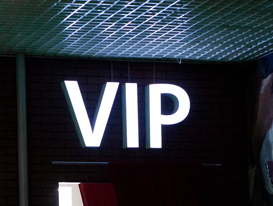 Изготовление световых рекламных букв