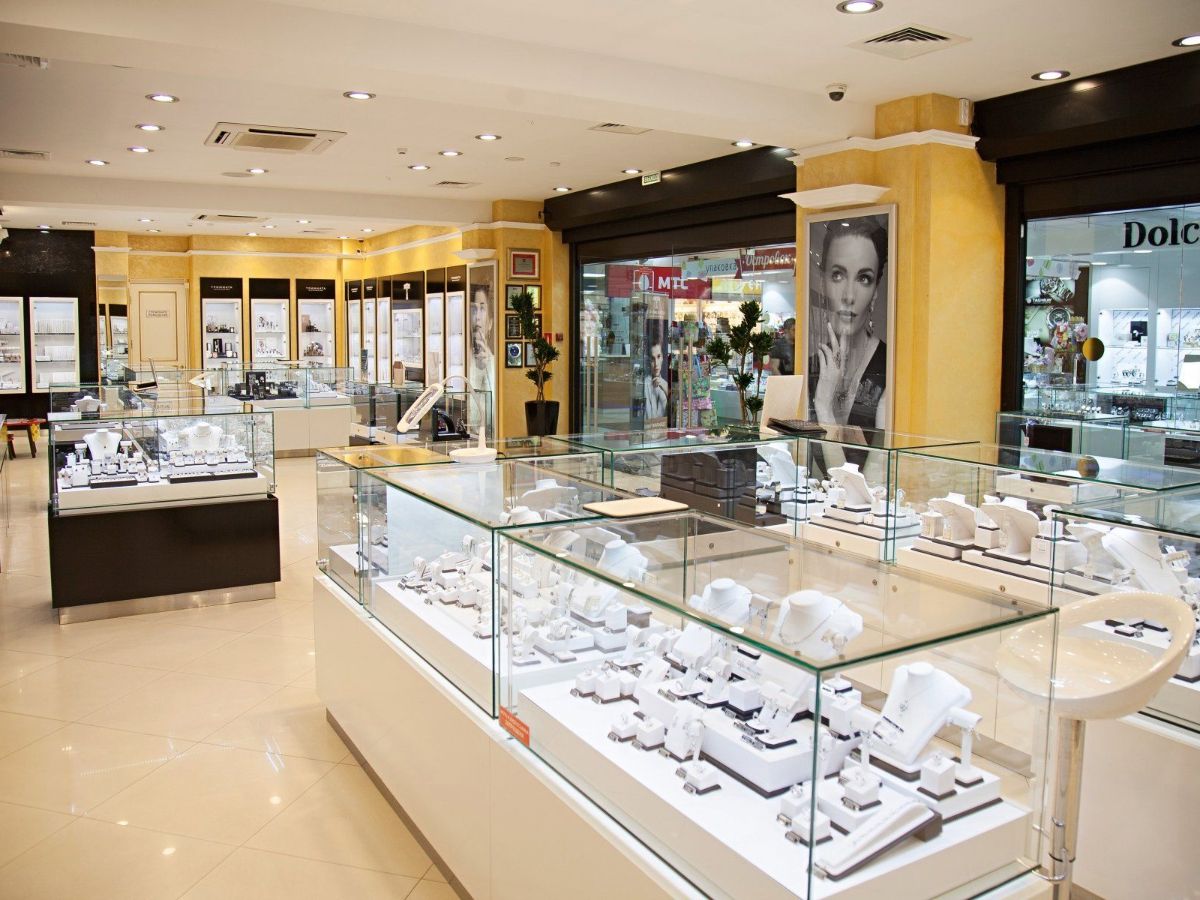 Мебель и витрины для ювелирного магазина