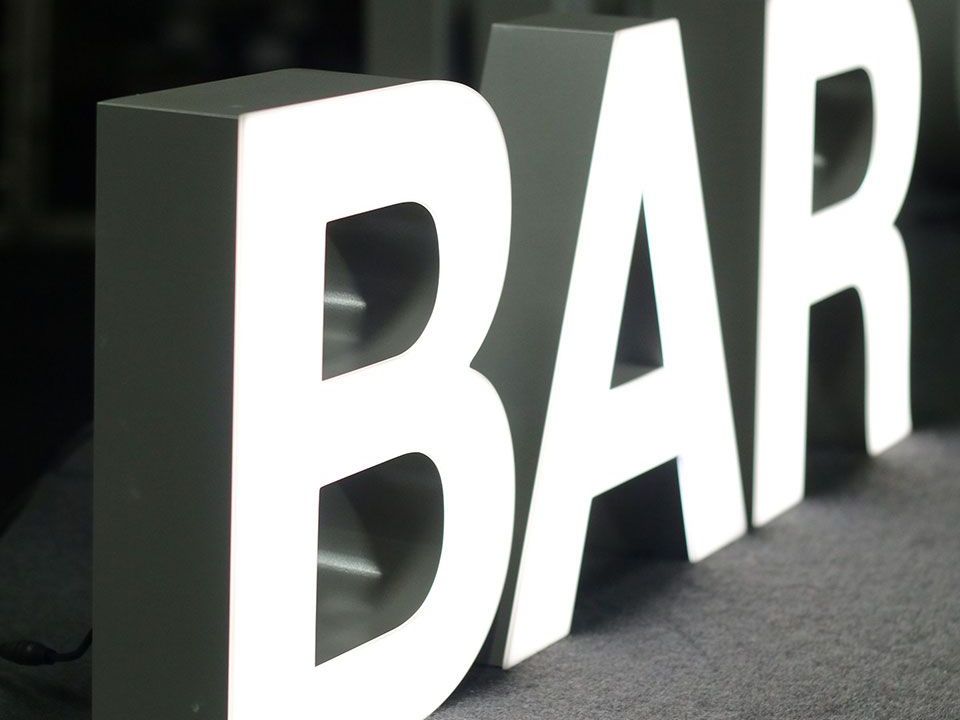 Изготовление световых рекламных букв