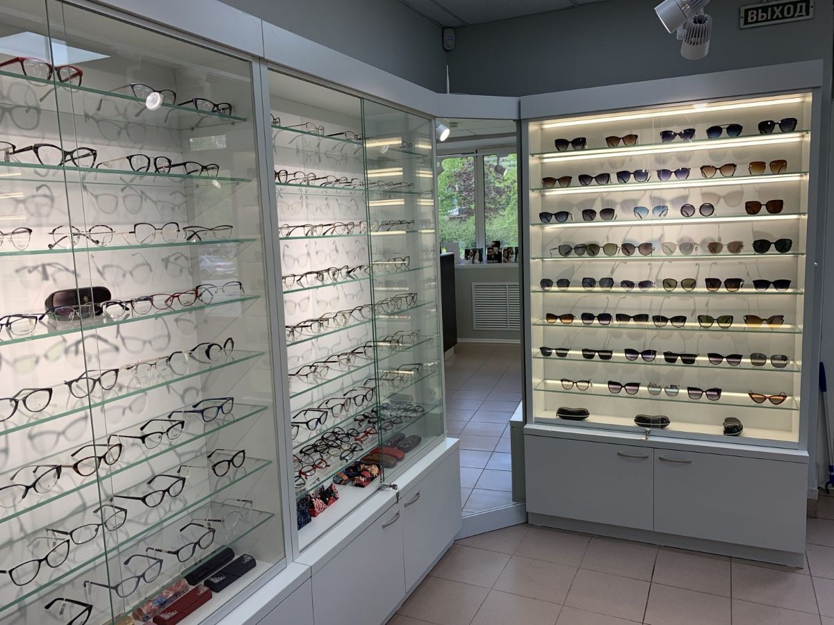 Торговое оборудование для магазина оптики