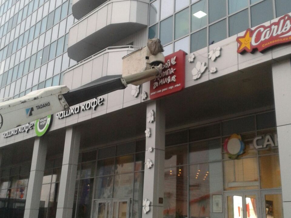 Монтаж рекламных конструкций