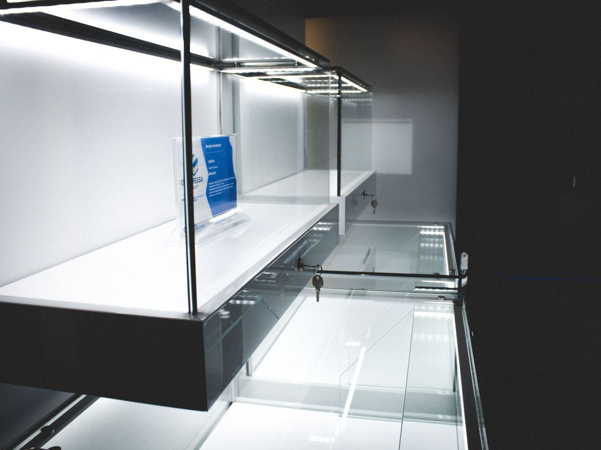 Мебель и витрины для ювелирного магазина