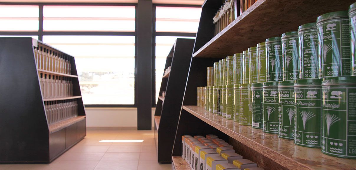 Мебель в магазин из VALCHROMAT