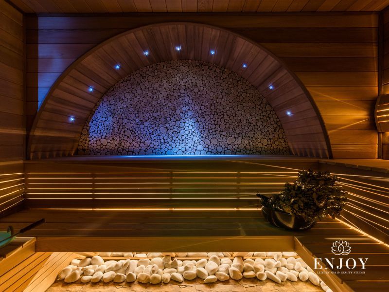 Финская сауна из канадского кедра с печью IKI в спа Enjoy Spa Москва