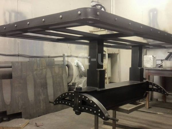 большой красивый стол на колесах trolley 23