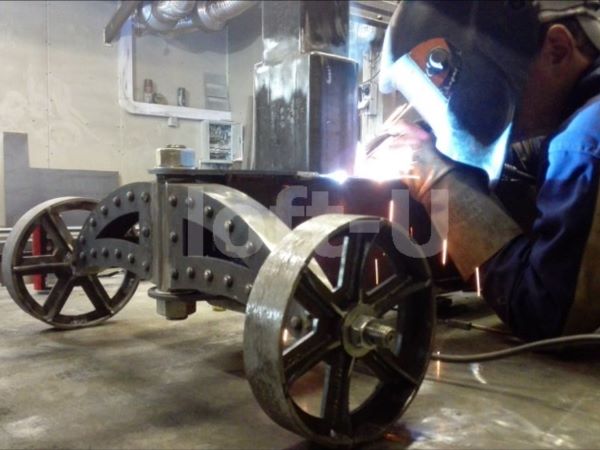 большой красивый стол на колесах trolley 20