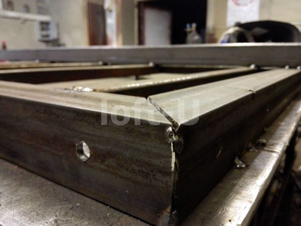 большой красивый стол на колесах trolley 9