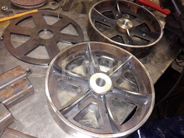 большой красивый стол на колесах trolley 12