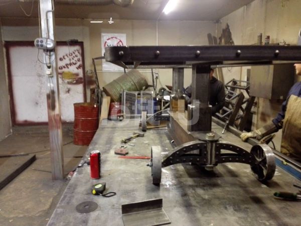 большой красивый стол на колесах trolley 18