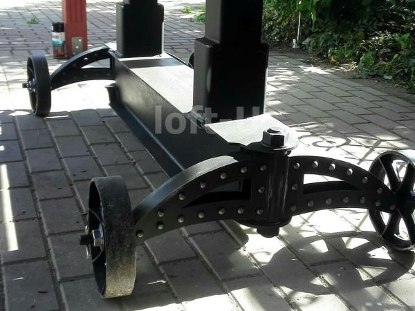 большой красивый стол на колесах trolley 33