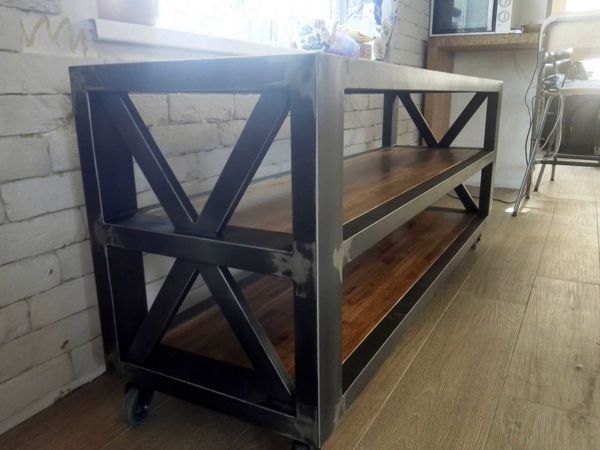 Консоль и журнальный стол в стиле лофт в процессе производства 24