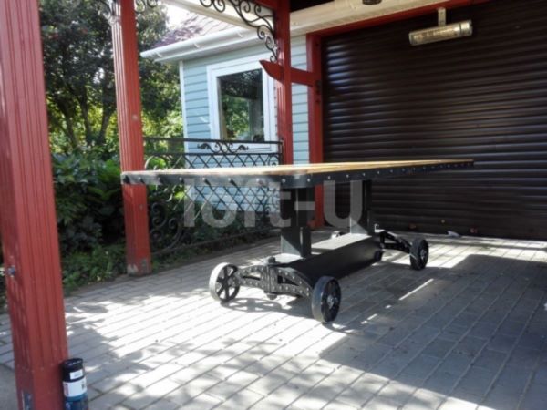 большой красивый стол на колесах trolley 34