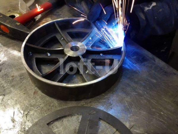 большой красивый стол на колесах trolley 13