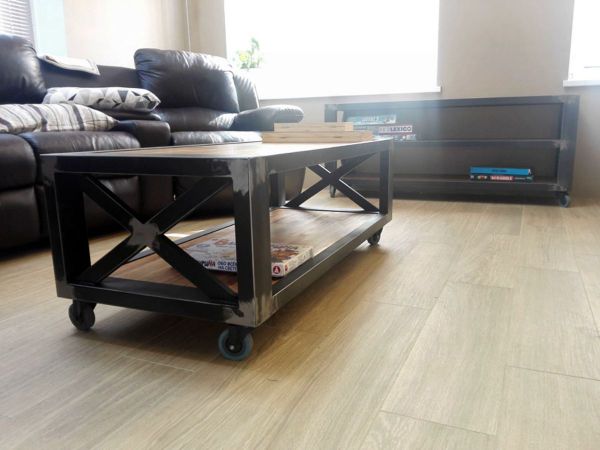 Консоль и журнальный стол в стиле лофт в процессе производства 25