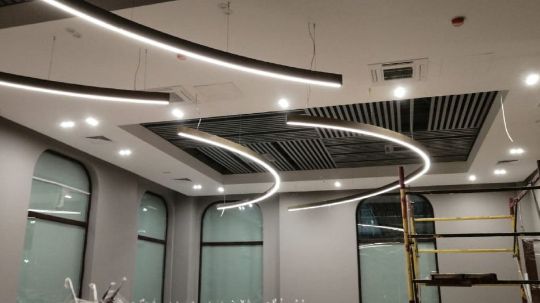 Монтаж наружного освещения фотография