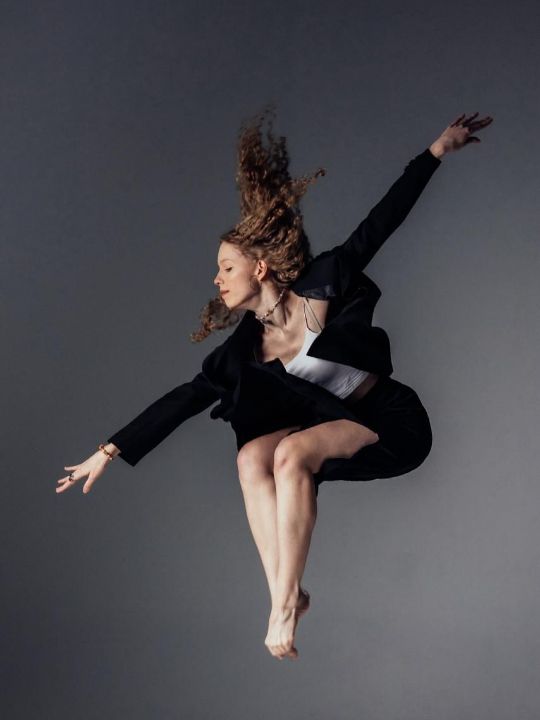 Фирсова Ирина Александровна Хореограф: современная хореография, эстрадный, народный, классический танец