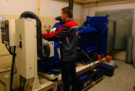 обслуживание ДГУ AKSA