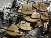 pechat_na_veshalkah_plechikah