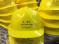 nanesenie_logotipa_na_kaski