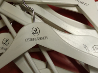 pechat_na_veshalkah_plechikah