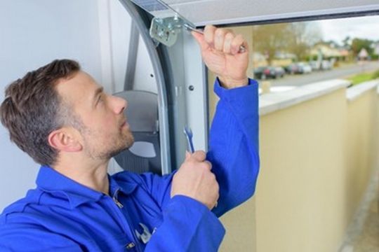 Гаражные ворота: заказываем и контролируем установку