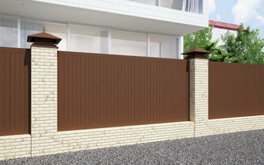 Заборная секция с алюминиевой окантовкой с заполнением сэндвич-панелями