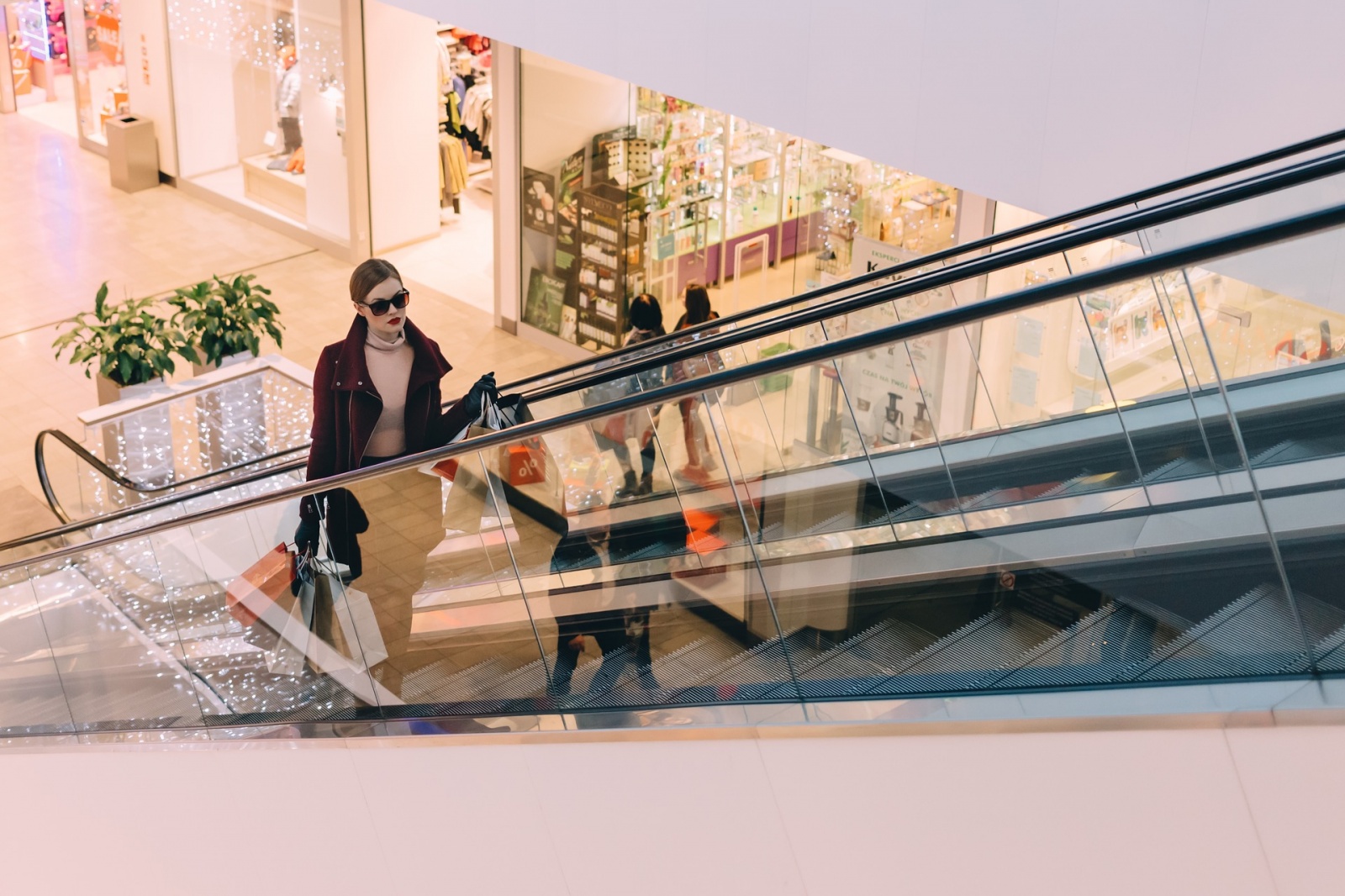 Обшивка эскалаторов в торговых центрах