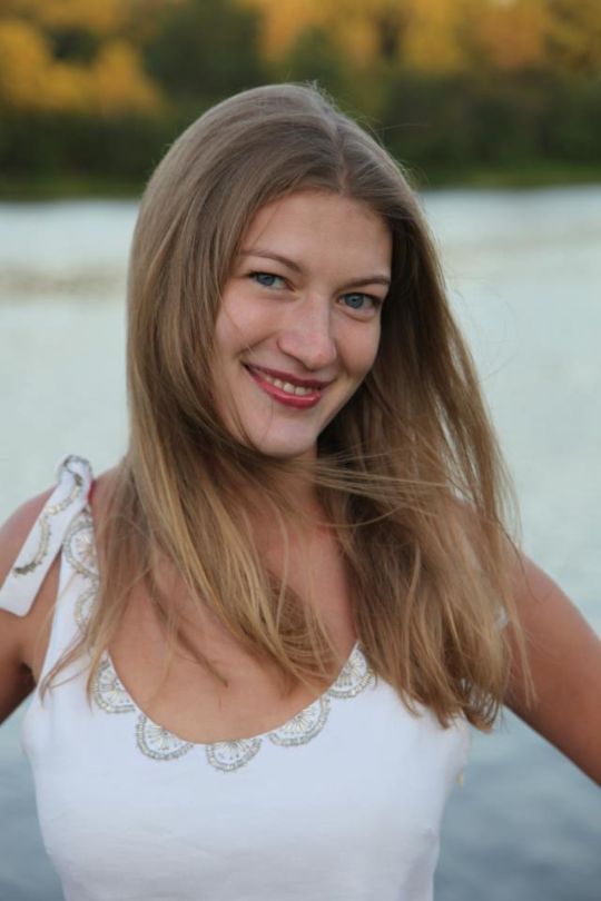 девушка в белом