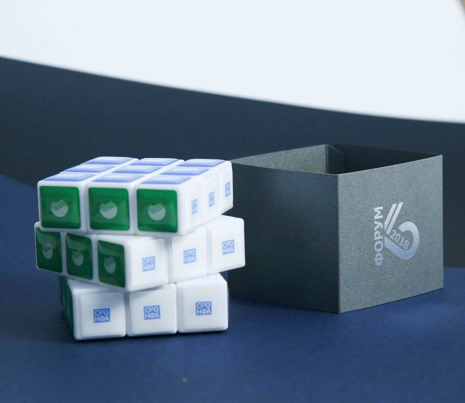 кубик-рубика с логотипом
