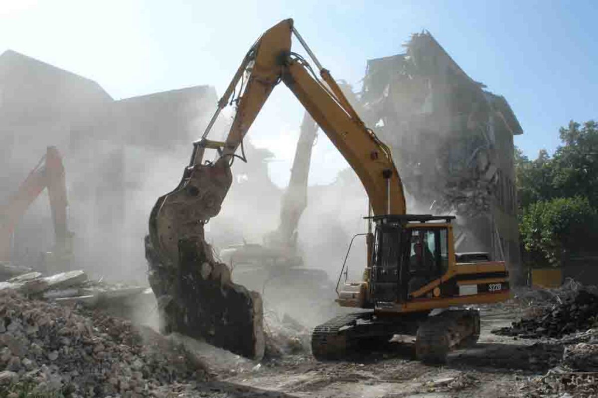 Демонтаж зданий сооружений и металлоконструкций