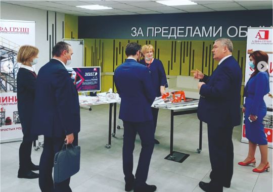 Куйбышевскую железную дорогу посетил с рабочим визитом заместитель генерального директора – главный инженер ОАО «РЖД» Кобзев С.А. Руководили АЛЬФА ГРУПП провели рабочую встречу и презентацию продукции. Стороны договорились о дальнейшем плодотворном сотрудничестве.