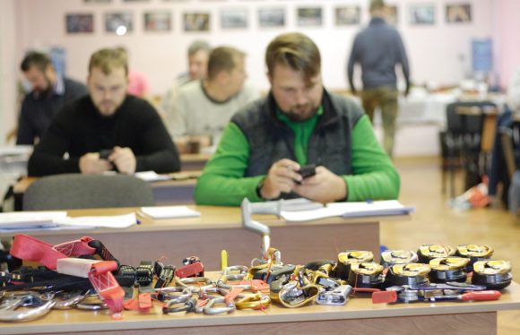 Обучение, осмотр СИЗ, рекомендации по их использованию, аудит СИЗ, организации внутреннего документооборота по учету и выдаче СИЗ,&nbsp; разработка технической документации и локальных актов по обеспечению безопасности работ на высоте