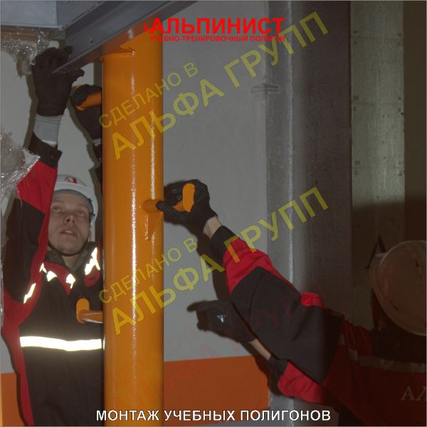 Монтаж несущих колон учебно-тренировочного полигона АЛЬПИНИСТ-ЕВРАЗ