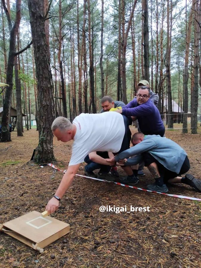 Веселые эстафеты подходят и взрослым и детям!