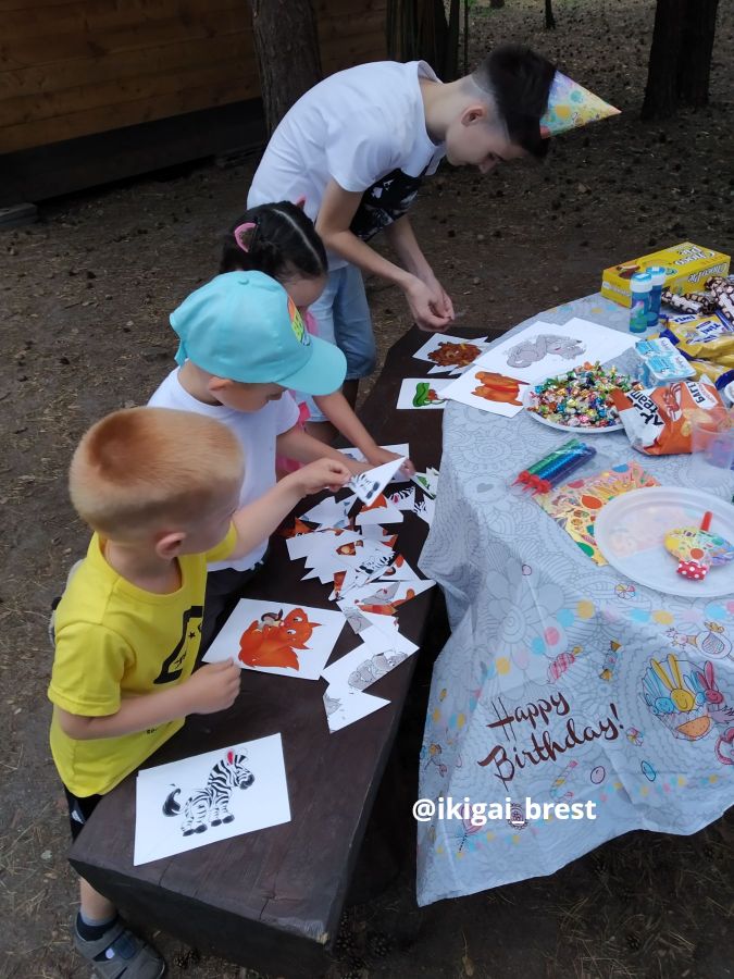 Веселые эстафеты подходят и взрослым и детям!