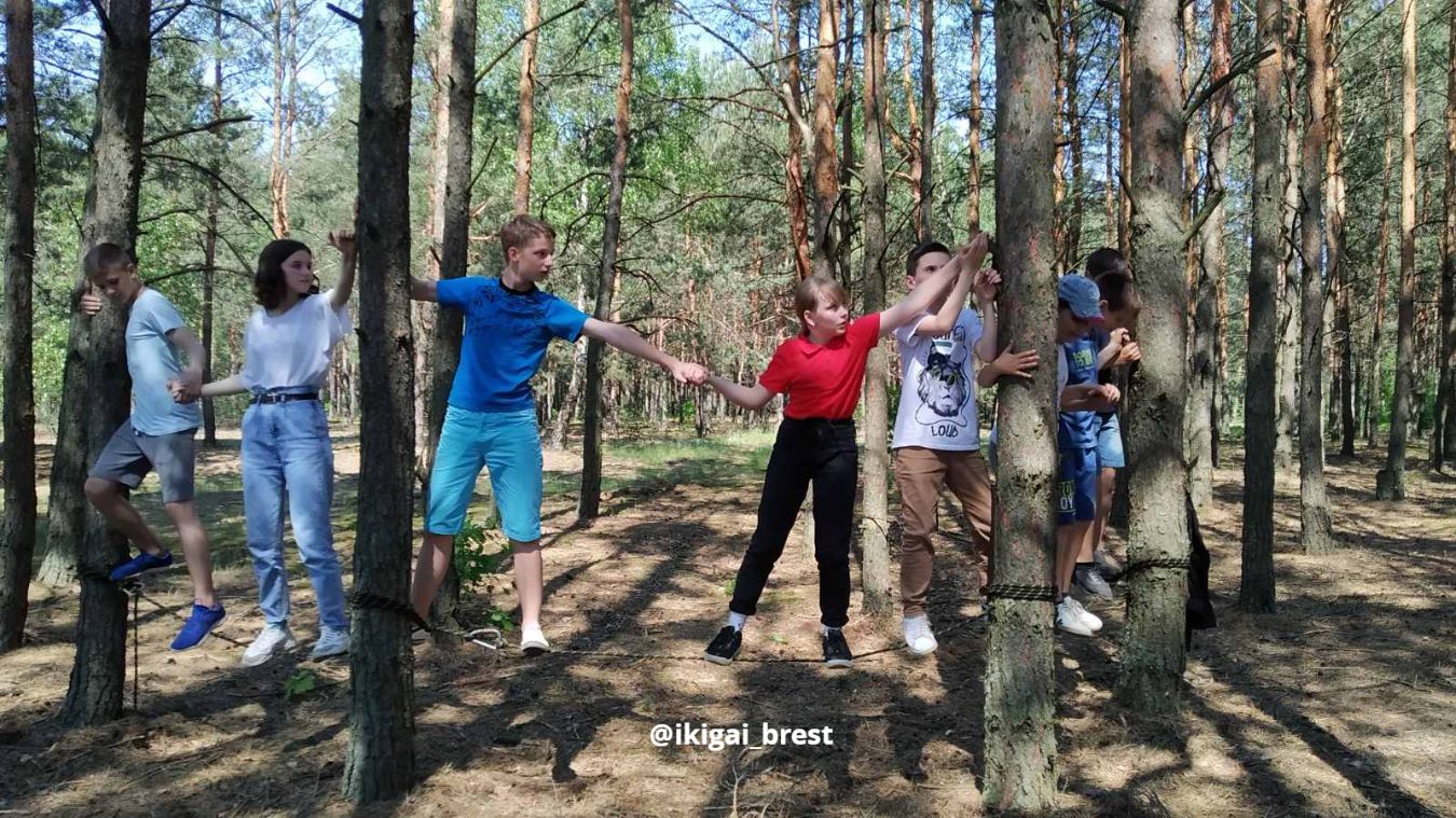 Веселые эстафеты подходят и взрослым и детям!