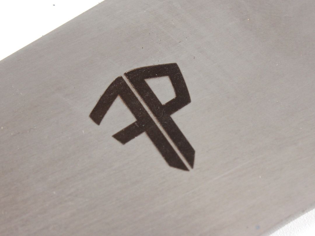 Гравировка на металле логотипа