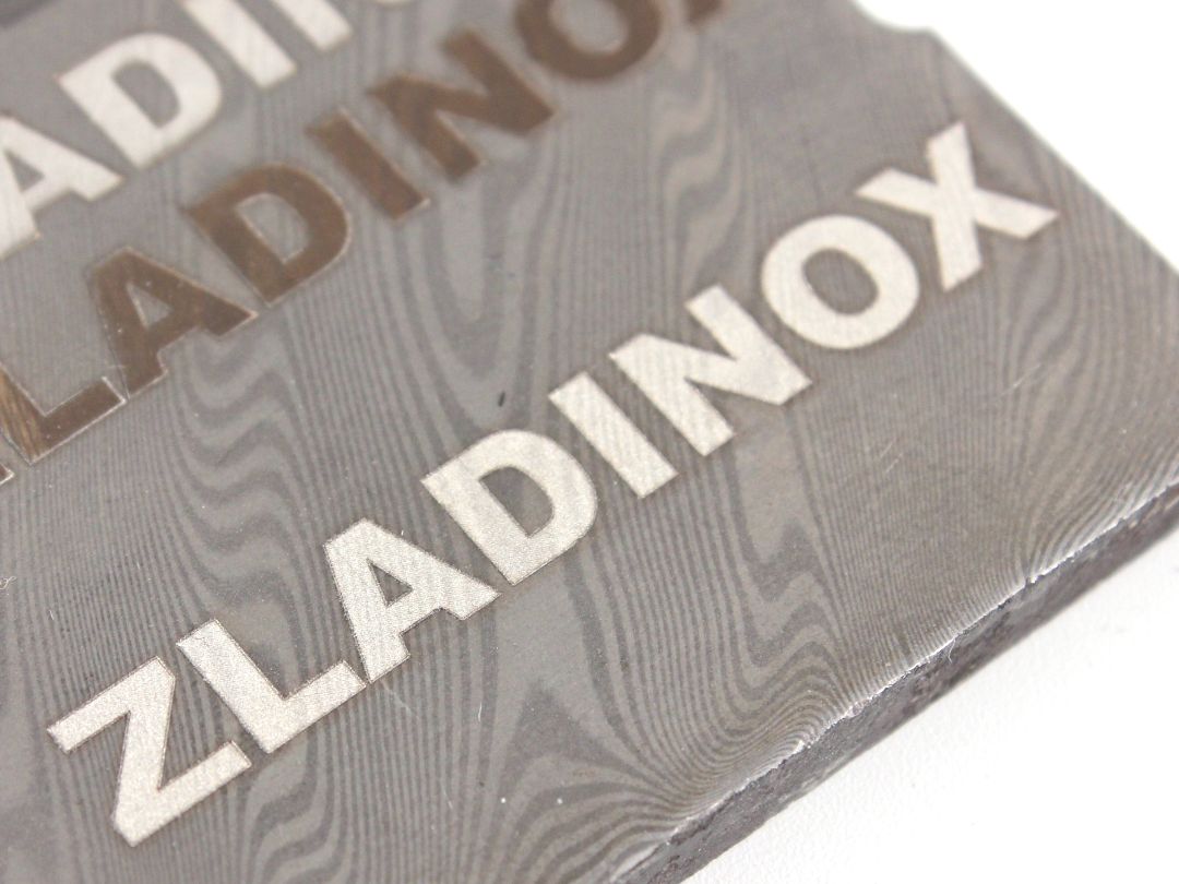 Гравировка на дамасской стали