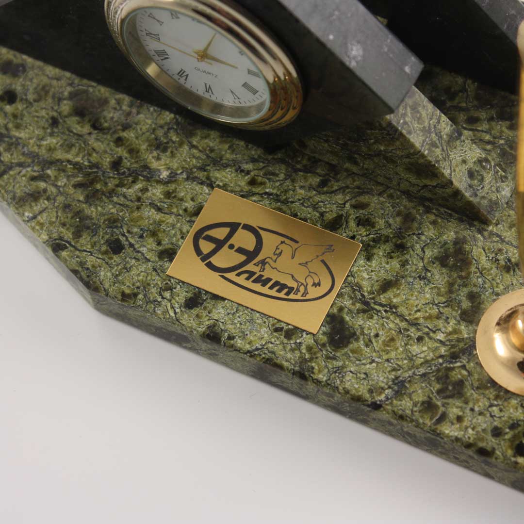 лазерная гравировка наклеек