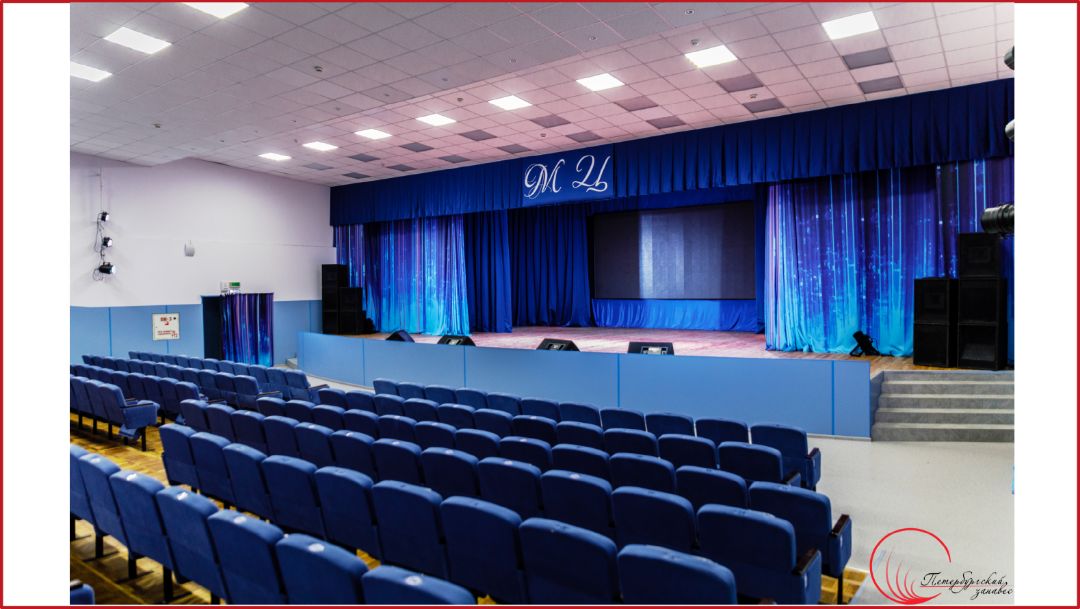 Одежда сцены в молодежном центре