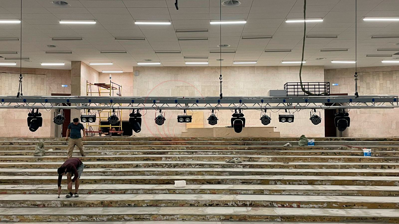 Выносная софитная ферма