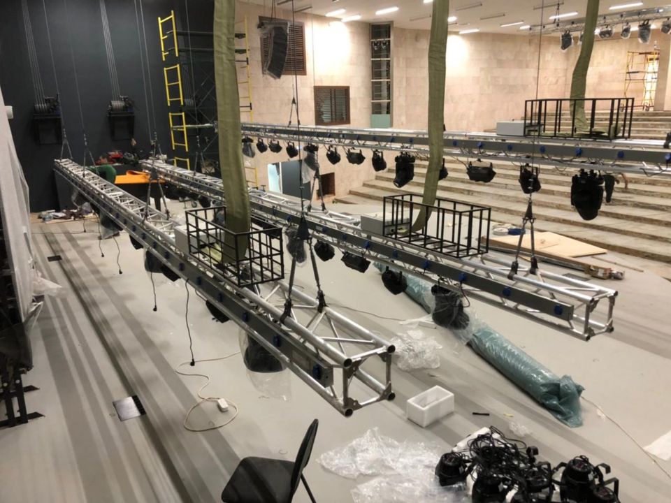 Софиты подъемно-опускные