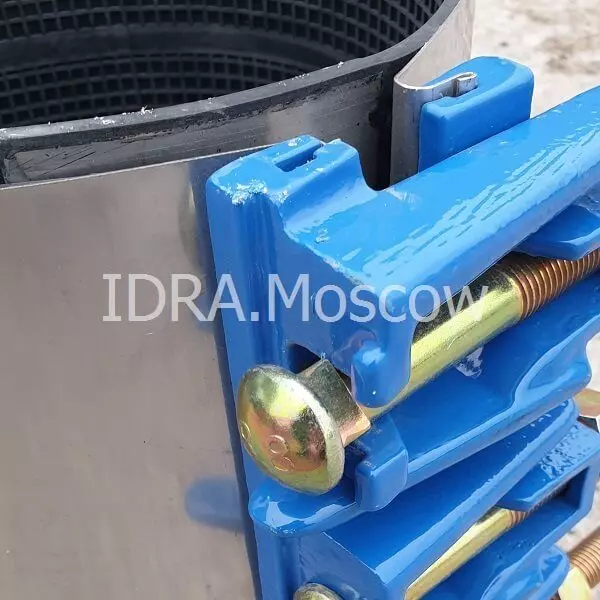 Нержавеющий ремонтный хомут с чугунным замком IDRA