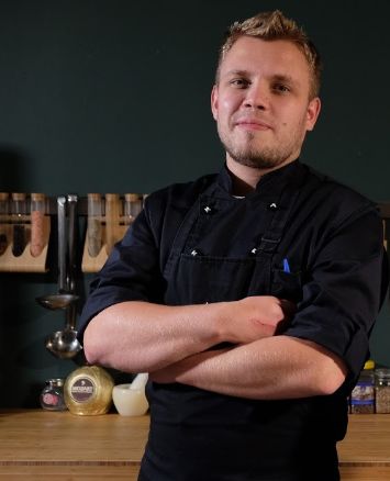 Шеф повара мастер-класса по мясу