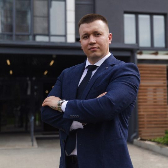 Хайрнасов Рустам - Менеджер ЭТАЖИ Челябинск